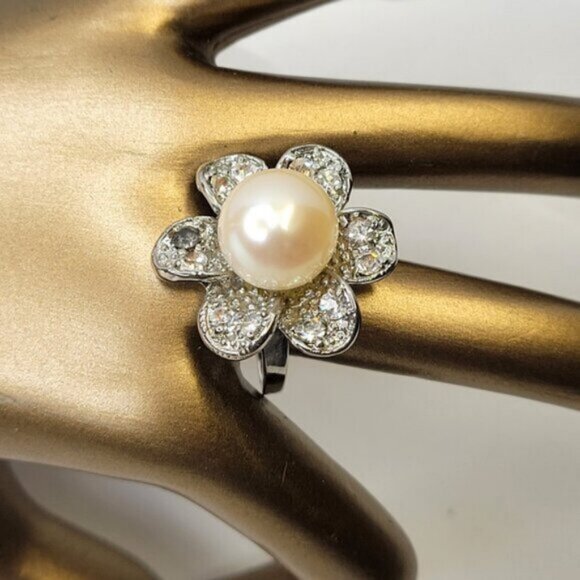Genuine Off White Pinkish Pearl and Swaroski Flower Ring Size 7.5 - Picture 3 of 12